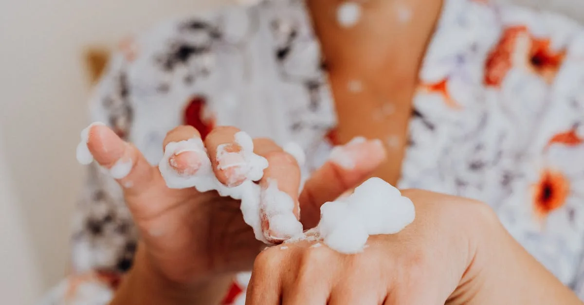 découvrez notre nettoyant visage au ph équilibré pour une peau propre, douce et saine. idéal pour tous les types de peau, il respecte l'équilibre naturel de votre épiderme.