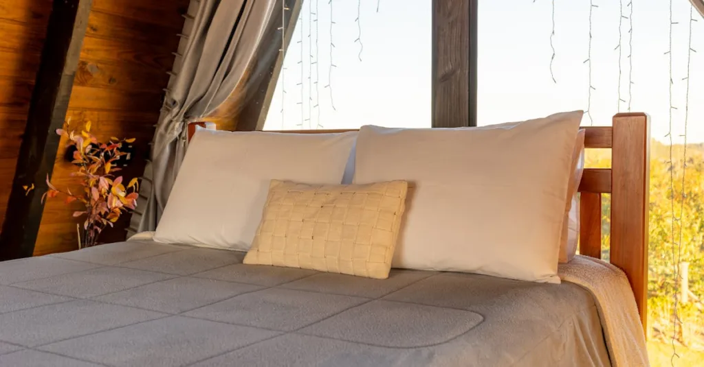 découvrez nos lodges confortables alliant charme naturel et équipements modernes pour un séjour paisible et relaxant.