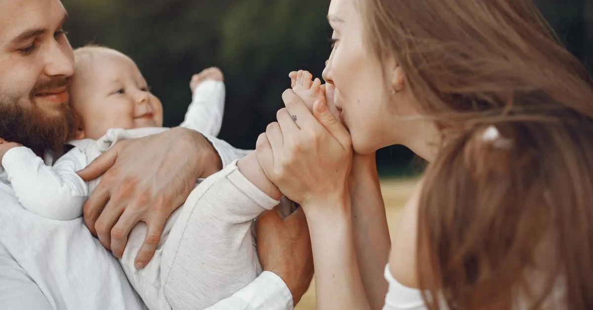 guide complet pour les parents : conseils pratiques et astuces pour bien s'occuper de votre bébé dès la naissance.