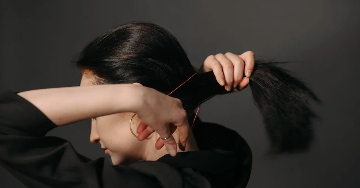 découvrez nos conseils et produits essentiels pour prendre soin de vos cheveux au quotidien et sublimer leur beauté naturelle.